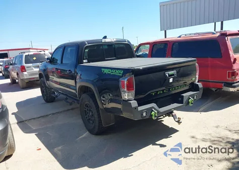 2022 Toyota Tacoma Trd Off Road z USA, uszkodzony, nr VIN 3TMCZ5AN6NM462965